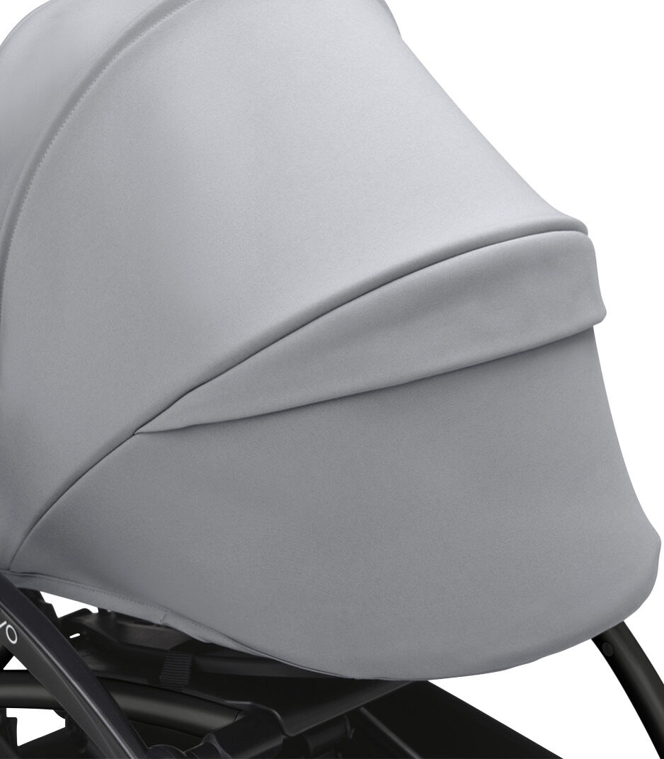 Stokke® YOYO3® 0+ Stone. Black Frame. Canopy ventilation closed. Close-up. Angled. galery image 4